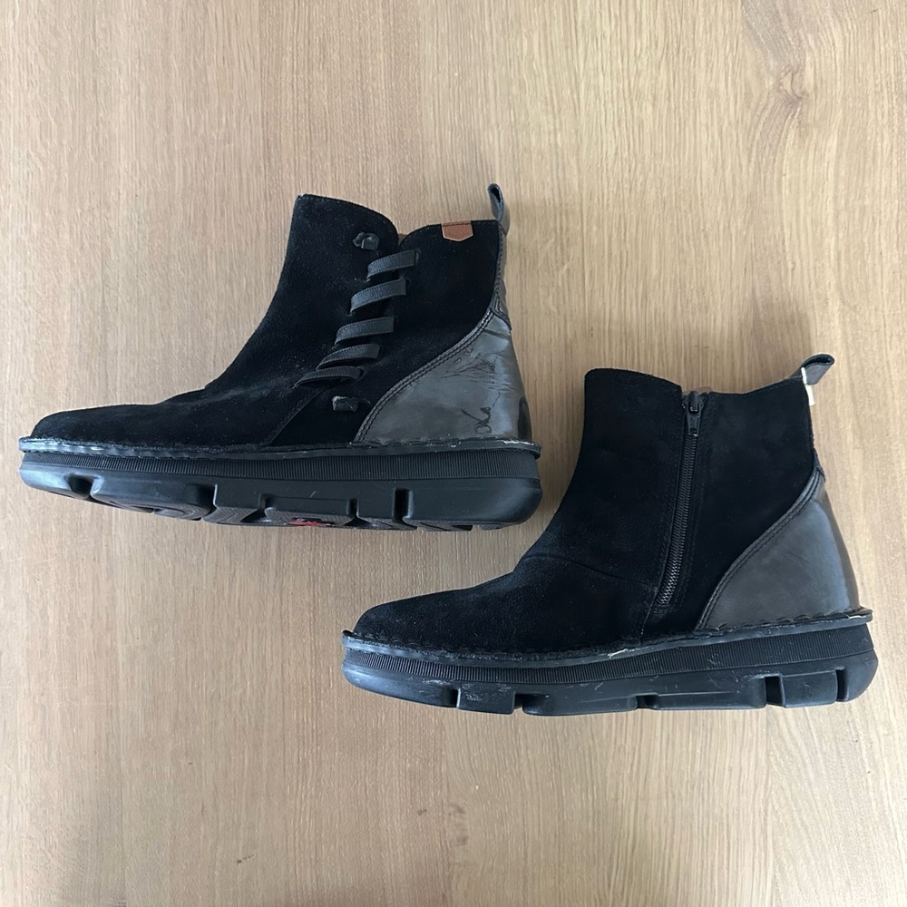 On Foot Black Ankle Boots for Women - Picture 4 of 10